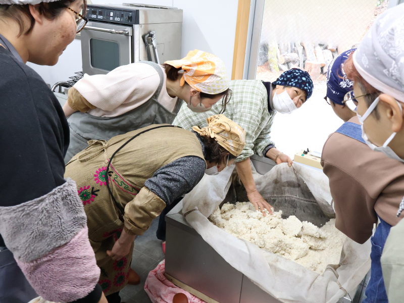 麹を取り出すと甘い香りが広がりました